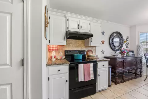 Kitchen - 16 Newcastle, Cabot, AR 72023 photo 5 of 6