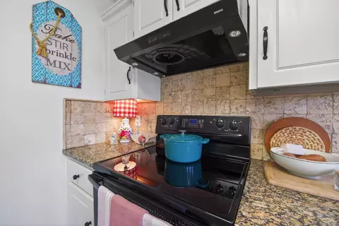 Kitchen - 16 Newcastle, Cabot, AR 72023 photo 6 of 6
