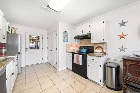 Kitchen - 16 Newcastle, Cabot, AR 72023 photo 1 of 6