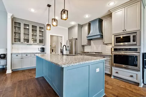 Kitchen - 2401 Aberdeen Dr, Bryant, AR 72019 photo 6 of 7