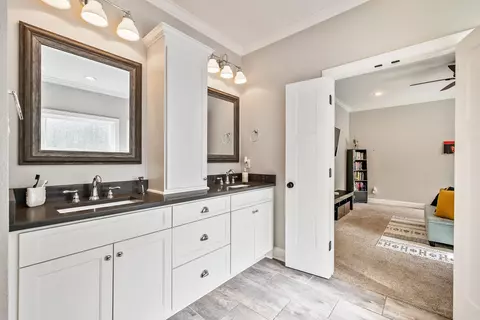 Bath - 2401 Aberdeen Dr, Bryant, AR 72019 photo 1 of 3