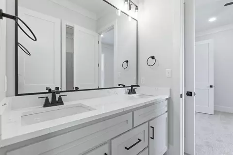 Bath - 901 Cimarron Cv, Benton, AR 72019 photo 8 of 10