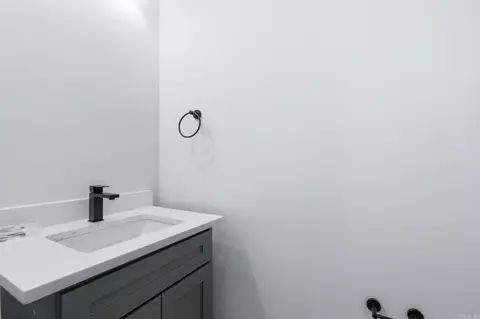 Bath - 901 Cimarron Cv, Benton, AR 72019 photo 1 of 10