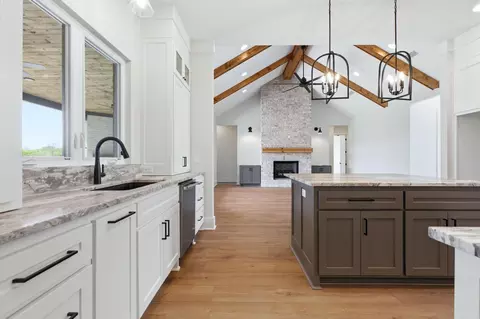 Kitchen - 901 Cimarron Cv, Benton, AR 72019 photo 3 of 6