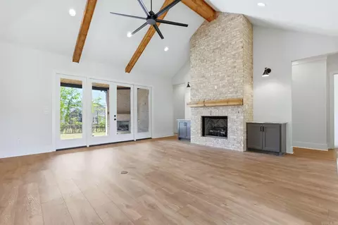 Living - 901 Cimarron Cv, Benton, AR 72019 photo 2 of 4
