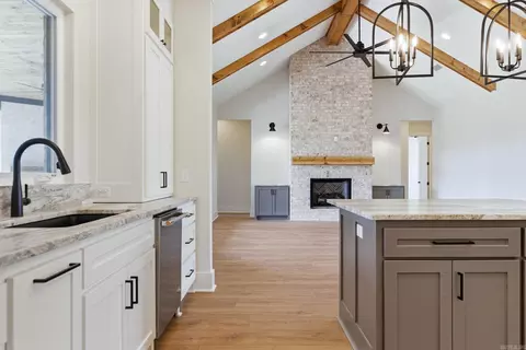 Kitchen - 901 Cimarron Cv, Benton, AR 72019 photo 2 of 6