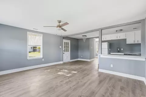 Living - 604 Spruce St, Conway, AR 72032 photo 1 of 4