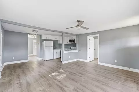 Living - 604 Spruce St, Conway, AR 72032 photo 2 of 4