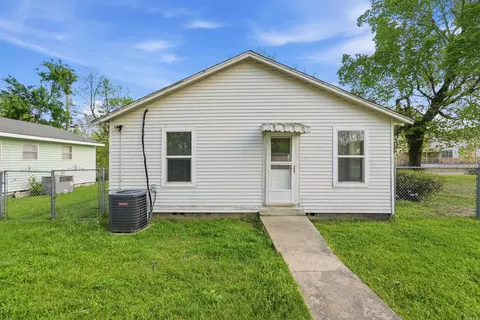 Exterior - 604 Spruce St, Conway, AR 72032 photo 3 of 6