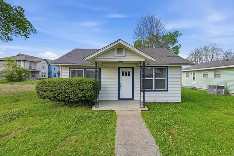 604 Spruce St, Conway, AR 72032