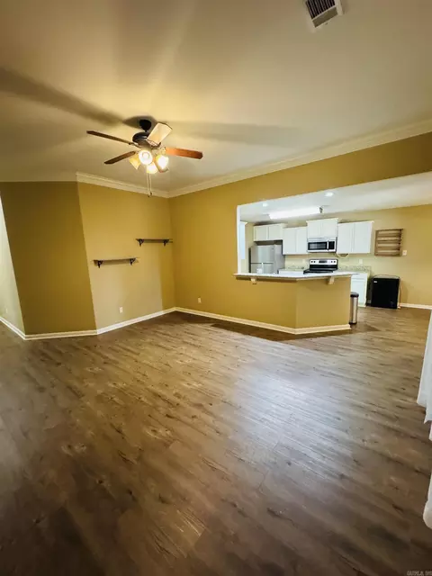 Living - 3092 Glasgow, Benton, AR 72015 photo 1 of 4