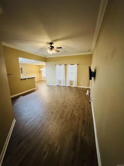 Living - 3092 Glasgow, Benton, AR 72015 photo 4 of 4