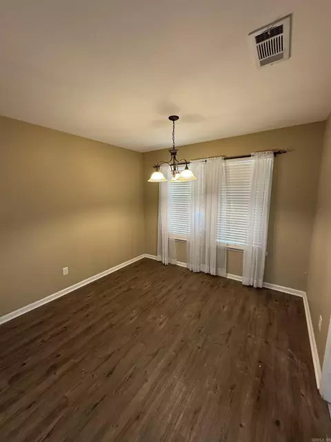 Dining - 3092 Glasgow, Benton, AR 72015 photo 2 of 2