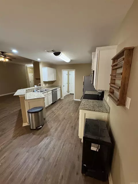 Kitchen - 3092 Glasgow, Benton, AR 72015 photo 3 of 3