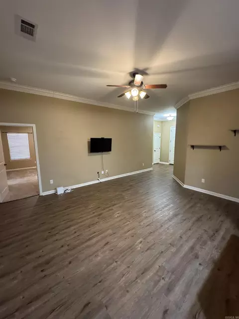 Living - 3092 Glasgow, Benton, AR 72015 photo 2 of 4
