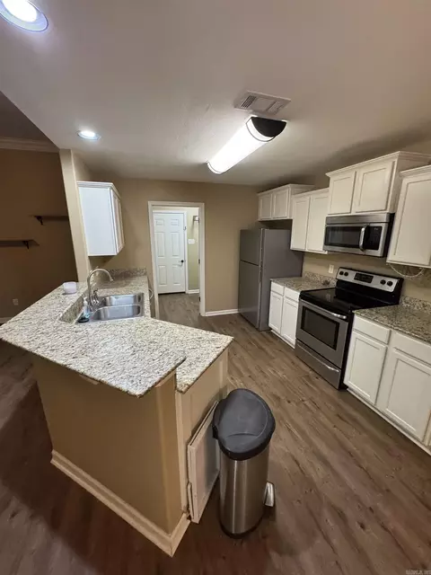 Kitchen - 3092 Glasgow, Benton, AR 72015 photo 1 of 3