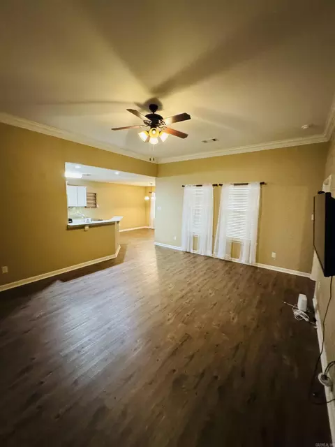 Living - 3092 Glasgow, Benton, AR 72015 photo 3 of 4