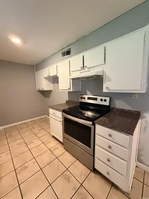 Kitchen - 226 Walden, Benton, AR 72015 photo 4 of 6