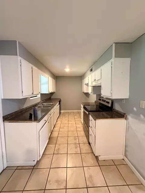 Kitchen - 226 Walden, Benton, AR 72015 photo 3 of 6