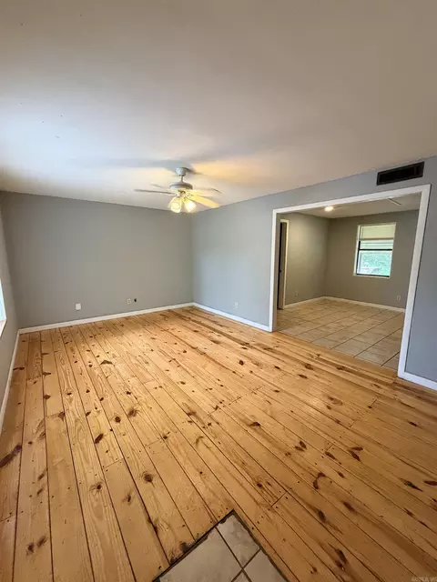 Living - 226 Walden, Benton, AR 72015 photo 1 of 2