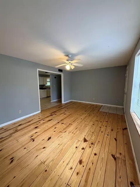 Living - 226 Walden, Benton, AR 72015 photo 2 of 2