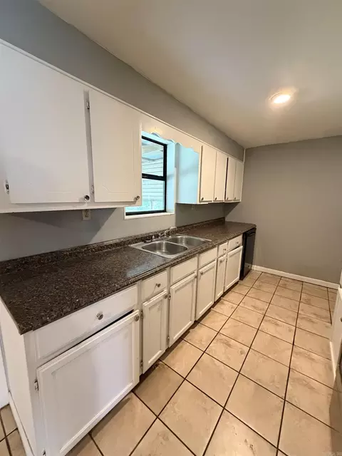 Kitchen - 226 Walden, Benton, AR 72015 photo 5 of 6