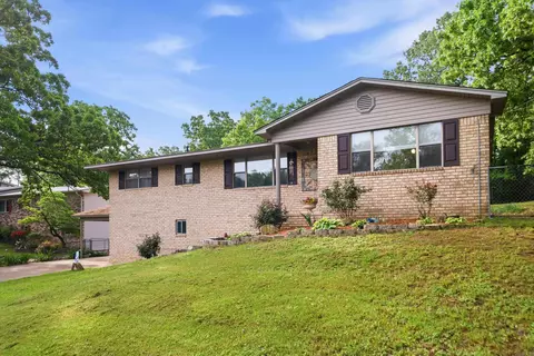 106 Harrison Pl, Hot Springs, AR 71913