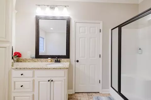 Bath - 10676 Hinds Rd, Benton, AR 72019 photo 3 of 5