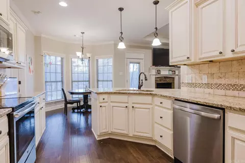 Kitchen - 10676 Hinds Rd, Benton, AR 72019 photo 2 of 2