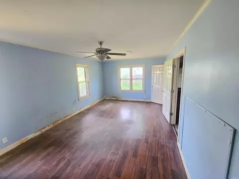 Living - 933 Skipper Bridge Rd, Dermott, AR 71638 photo 1 of 2