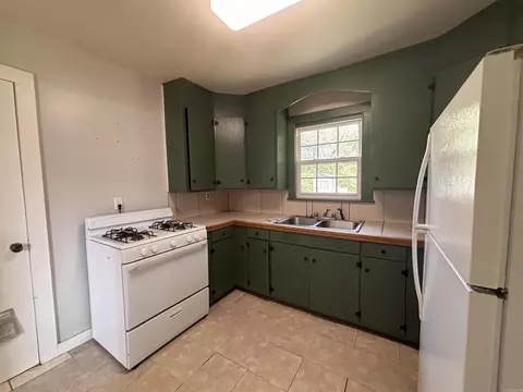 Kitchen - 6468 Congo Rd, Benton, AR 72019 photo 2 of 2