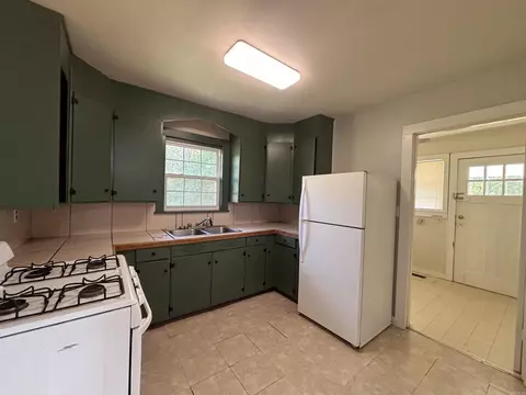 Kitchen - 6468 Congo Rd, Benton, AR 72019 photo 1 of 2