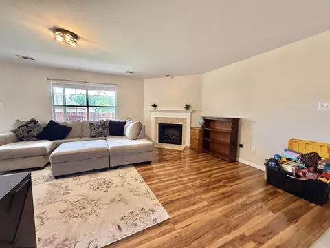Living - 13725 Apple Glen Cv, Alexander, AR 72002 photo 2 of 4