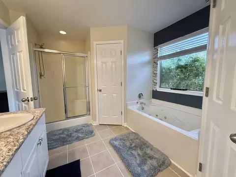 Bath - 13725 Apple Glen Cv, Alexander, AR 72002 photo 3 of 4