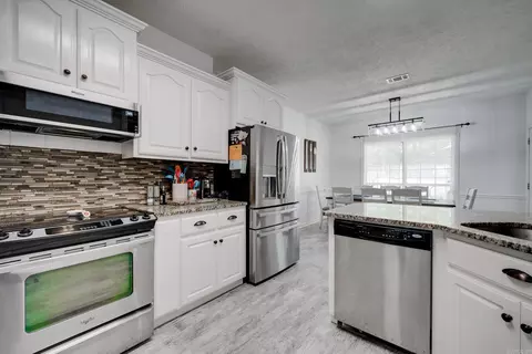 Kitchen - 39 Linda Cir, Greenbrier, AR 72058 photo 3 of 4