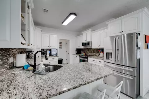 Kitchen - 39 Linda Cir, Greenbrier, AR 72058 photo 2 of 4