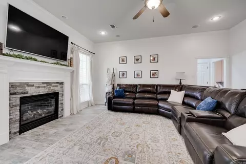 Living - 39 Linda Cir, Greenbrier, AR 72058 photo 1 of 1