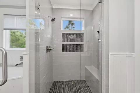 Bath - 4051 Harrison Rd, Benton, AR 72019 photo 4 of 10