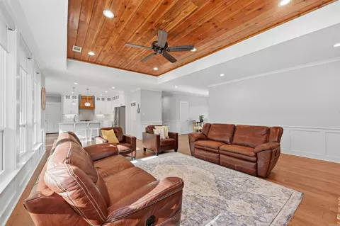 Living - 4051 Harrison Rd, Benton, AR 72019 photo 4 of 4
