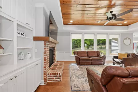 Living - 4051 Harrison Rd, Benton, AR 72019 photo 2 of 4