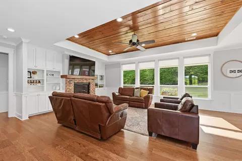 Living - 4051 Harrison Rd, Benton, AR 72019 photo 1 of 4