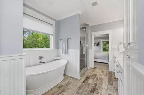 Bath - 4051 Harrison Rd, Benton, AR 72019 photo 2 of 10