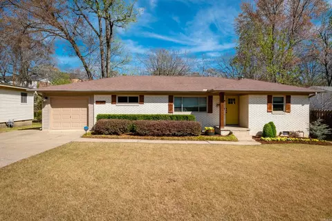 319 Poinsetta Dr, Little Rock, AR 72205
