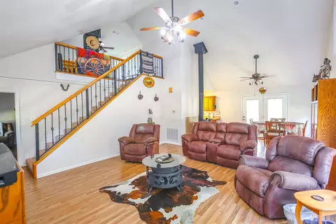 Living - 125 Clinton Loop, Donaldson, AR 71941 photo 3 of 4