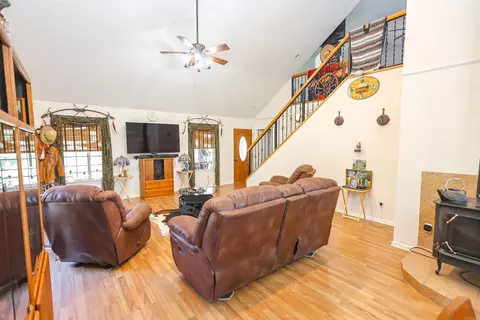 Living - 125 Clinton Loop, Donaldson, AR 71941 photo 1 of 4