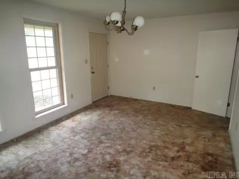 Living - 4 Mohawk Dr, Searcy, AR 72143 photo 1 of 5