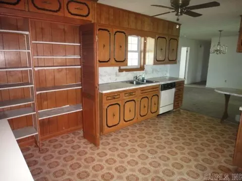 Kitchen - 4 Mohawk Dr, Searcy, AR 72143 photo 1 of 2