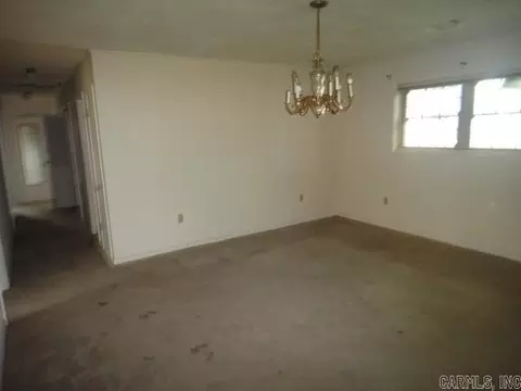 Living - 4 Mohawk Dr, Searcy, AR 72143 photo 3 of 5