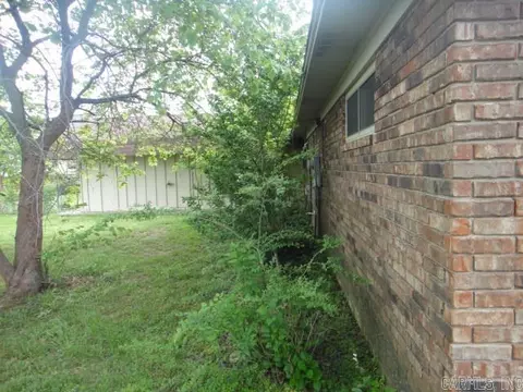 Exterior - 4 Mohawk Dr, Searcy, AR 72143 photo 2 of 5