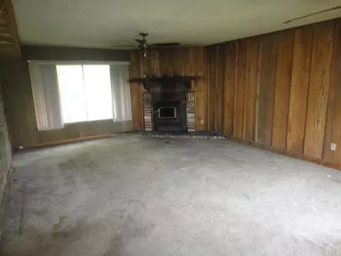 Living - 4 Mohawk Dr, Searcy, AR 72143 photo 4 of 5